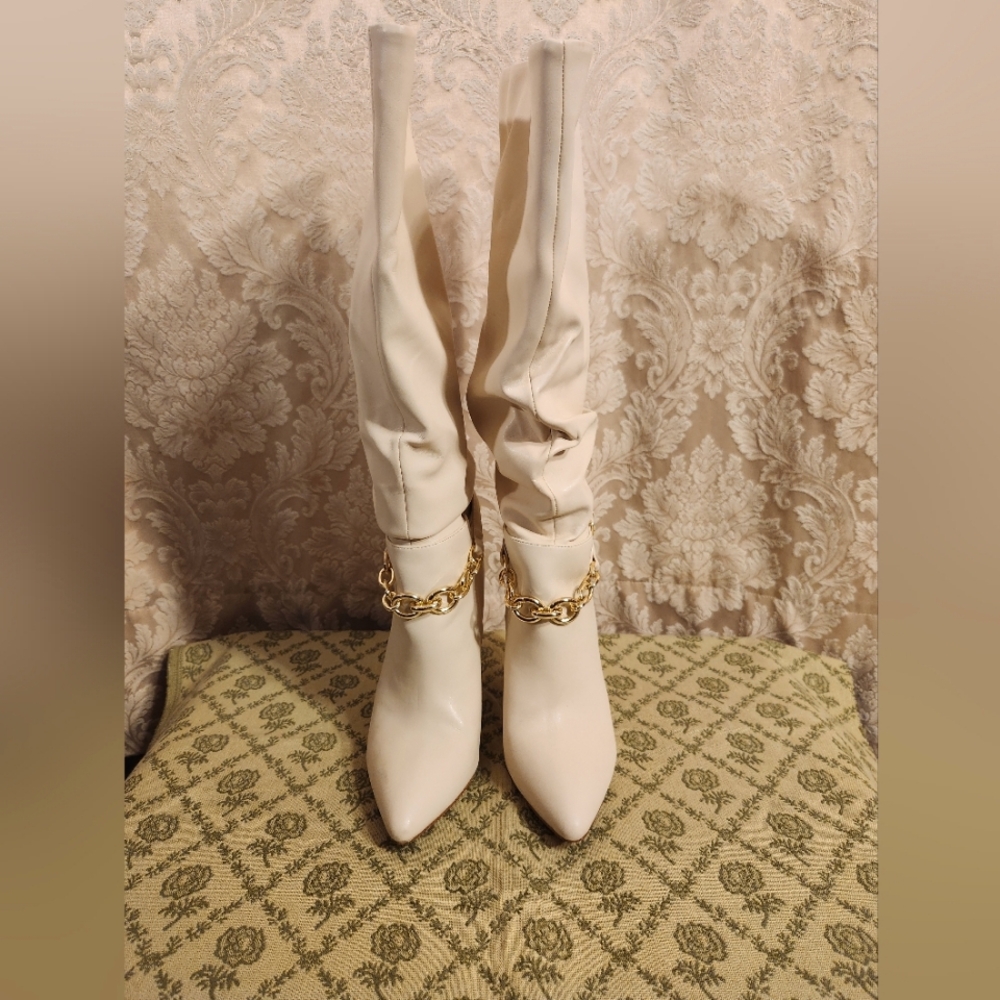 Ivory Zigi Soho Slouchy Knee High Boots w/ Gold Chanel Style Chain Buckle MINT!